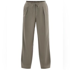 Avia Women's FeatherStretch Pleated Trousers, Size large. NEW